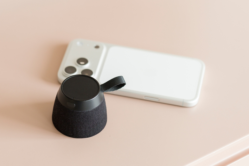 Recycled speaker and phone stand 1511583_lif