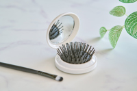 Brush and mirror in a recycled case 1349502_002 (White)