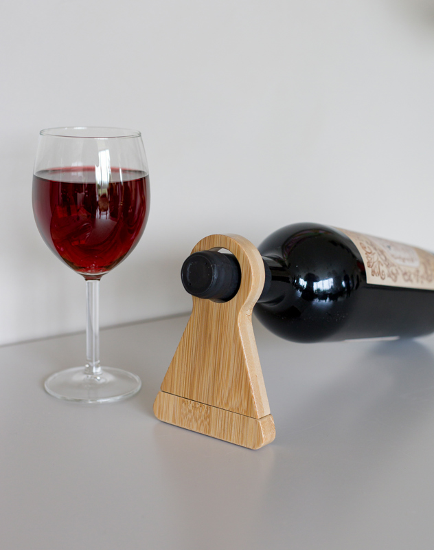 Wine bottle stand 1514194_lif