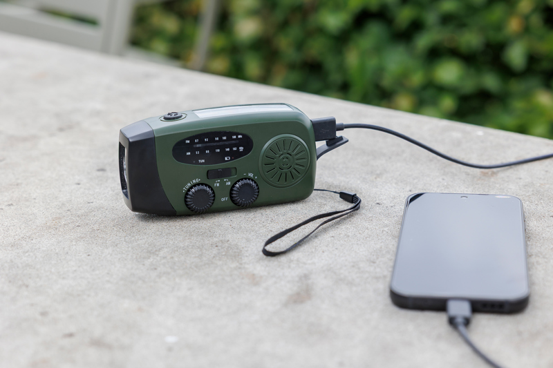 Dynamo radio and power bank 1507200_lif
