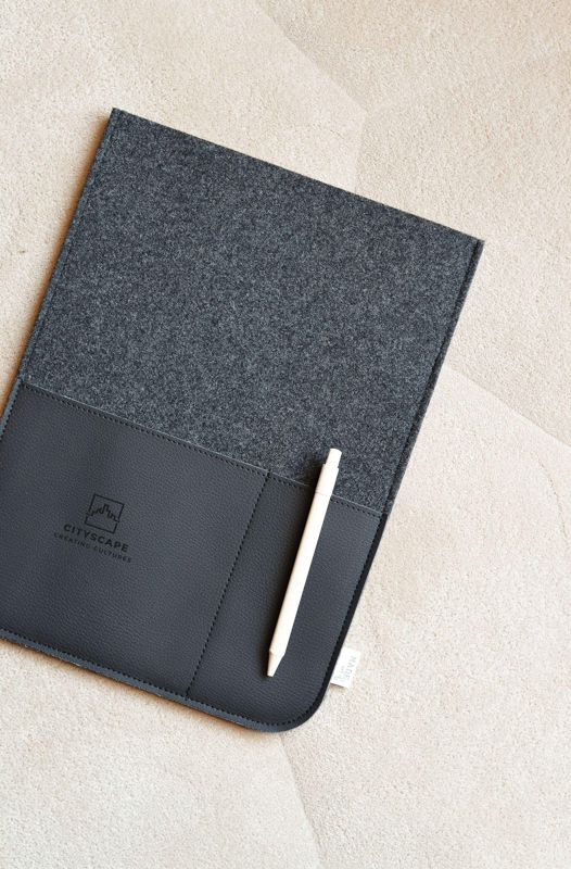 Made recycled leather laptop sleeve 269462_001 (Black)
