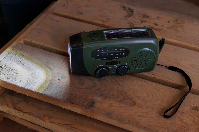 Dynamo radio and power bank 1507200_lif