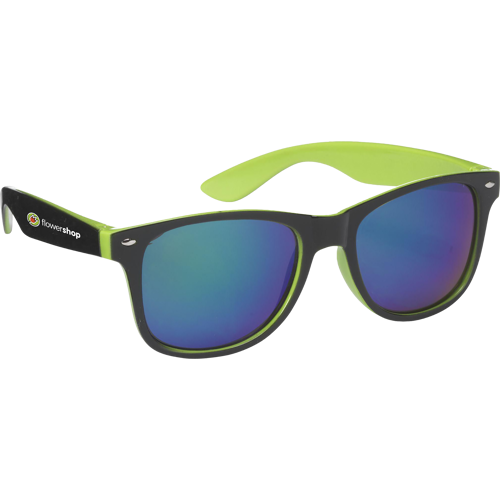 Sunglasses with mirrored lenses