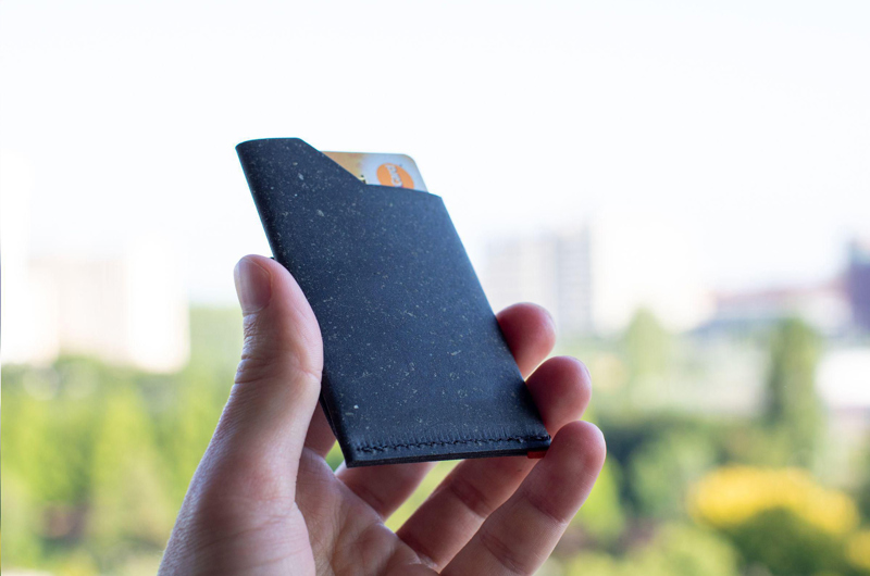 Made recycled leather card holder 269136_001 (Black)