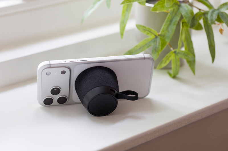 Recycled speaker and phone stand 1511583_lif